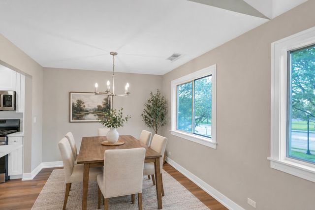 350 Newgate Court 2Z, Schaumburg, IL 60193