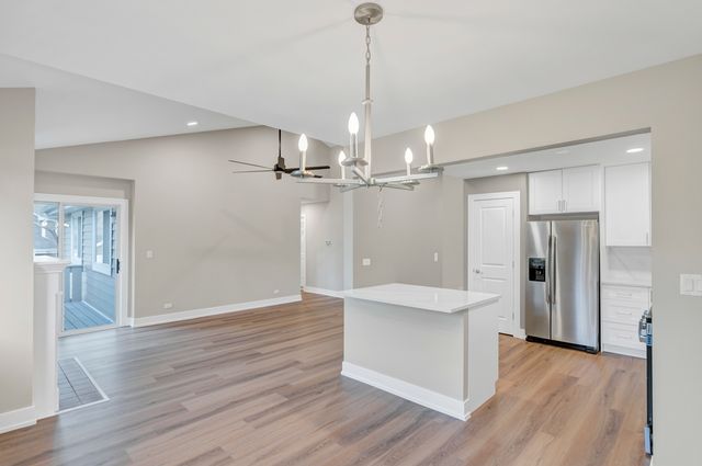 350 Newgate Court 2Z, Schaumburg, IL 60193