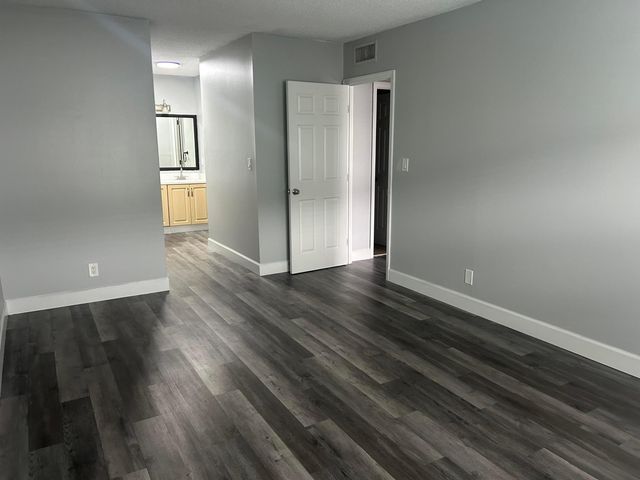 3232 NW 84th Avenue, Sunrise, FL 33351