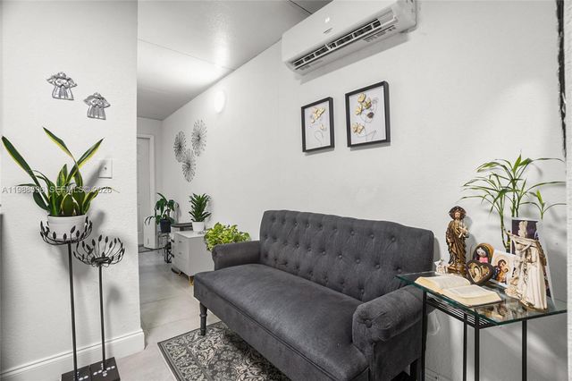 7695 NW 178th Ter 1, Hialeah, FL 33015