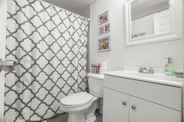 7695 NW 178th Ter 1, Hialeah, FL 33015