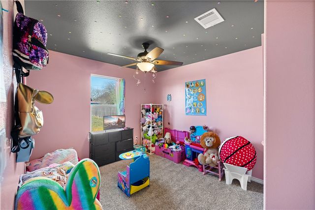 16 Lenora Drive, Hearne, TX 77859