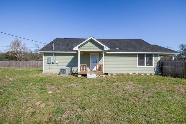 16 Lenora Drive, Hearne, TX 77859