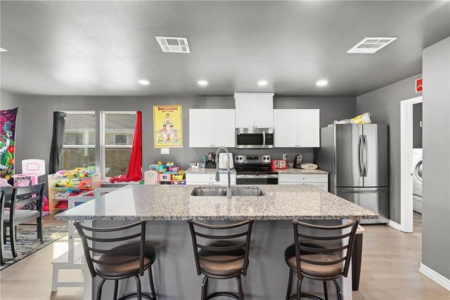 16 Lenora Drive, Hearne, TX 77859