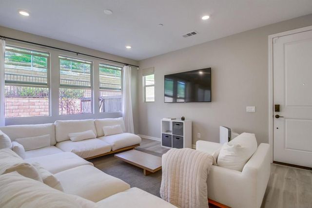 2304 Trevi Cir, Chula Vista, CA 91913