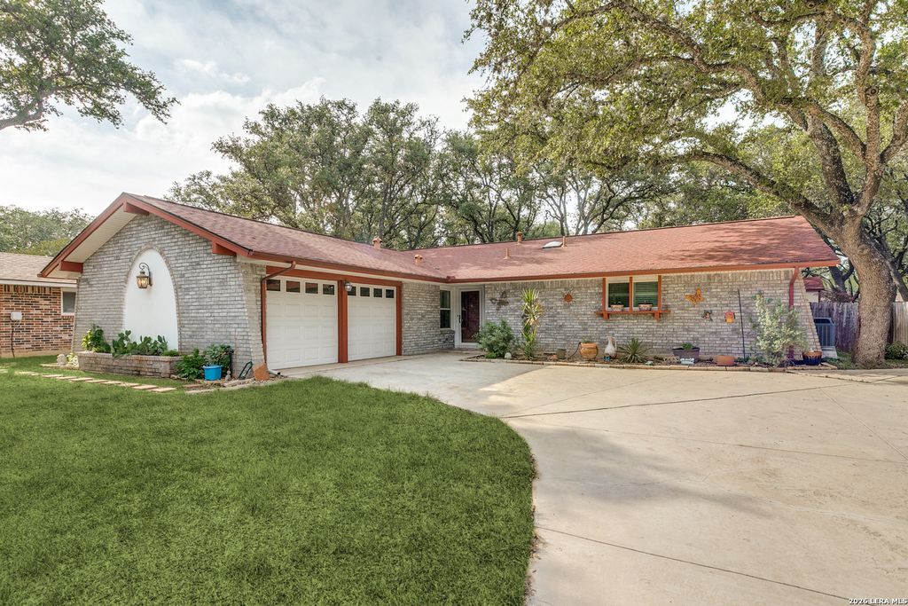 5819 DEAN MARTIN ST, San Antonio, TX 78240