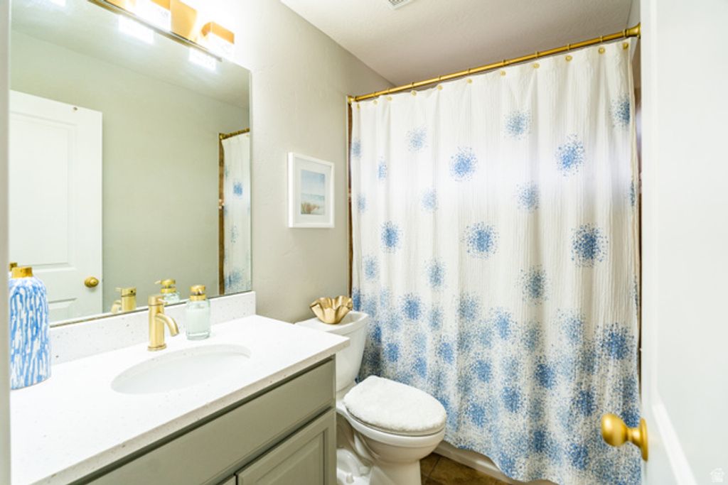Image 10 of property listing at 7280 N POINT LOOKOUT RD, Eagle Mountain, UT 84005
