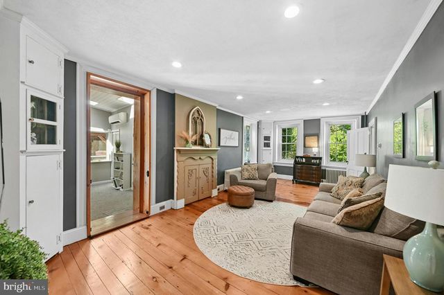 222 BASTIAN LN, Allentown, PA 18104