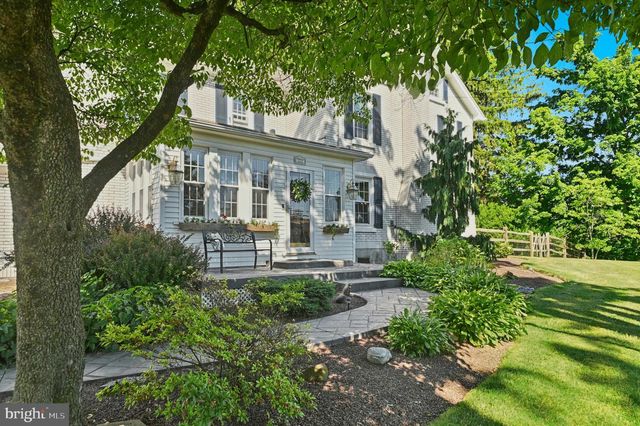 222 BASTIAN LN, Allentown, PA 18104