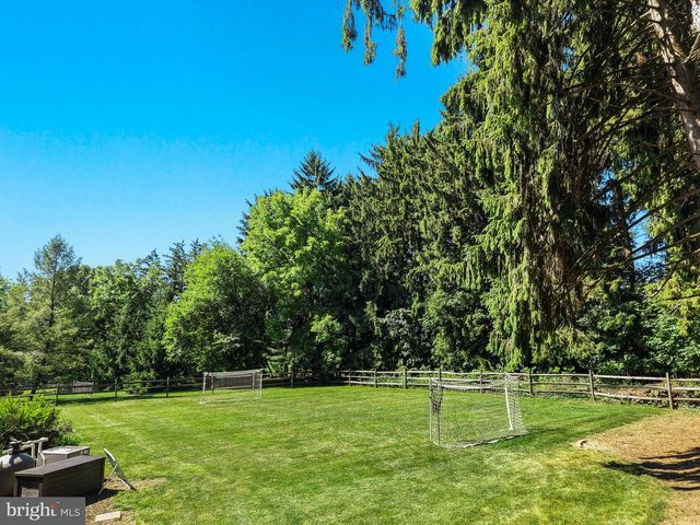 222 BASTIAN LN, Allentown, PA 18104