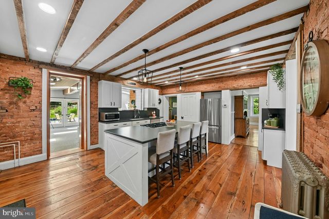 222 BASTIAN LN, Allentown, PA 18104