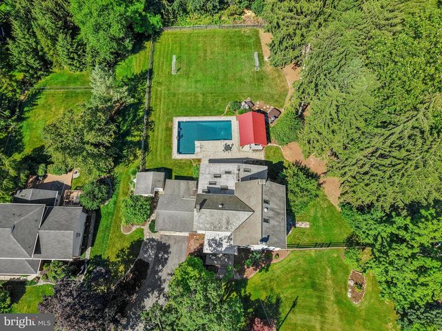 222 BASTIAN LN, Allentown, PA 18104