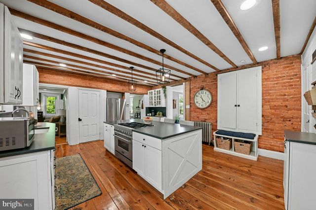 222 BASTIAN LN, Allentown, PA 18104
