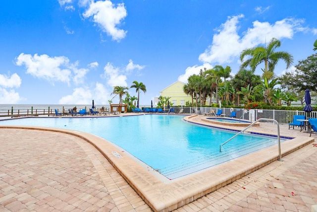 5012 STARFISH DRIVE SE B, St Petersburg, FL 33705