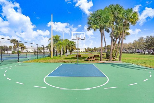 5012 STARFISH DRIVE SE B, St Petersburg, FL 33705