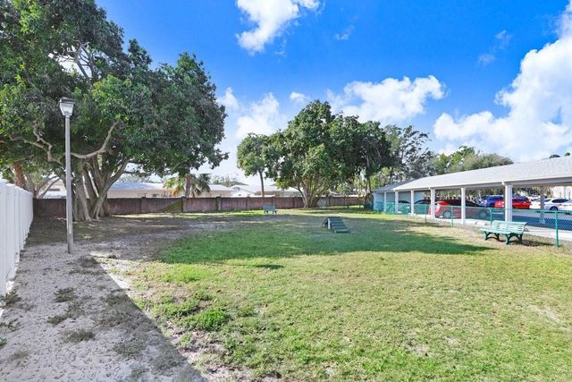 5012 STARFISH DRIVE SE B, St Petersburg, FL 33705