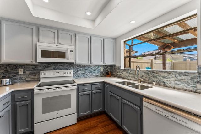 988 E Main St E, El Cajon, CA 92021
