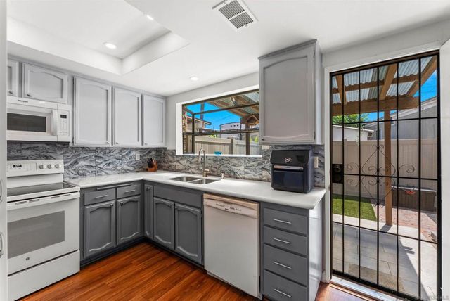 988 E Main St E, El Cajon, CA 92021
