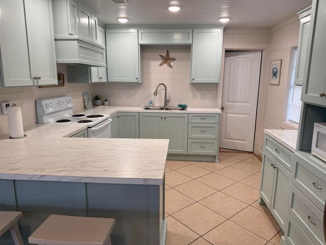 2716 Highway 1, Grand Isle, LA 70358