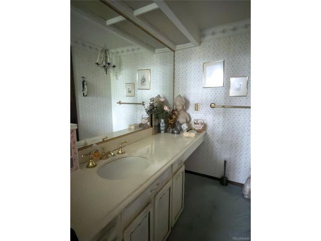 2933 S Macon St, Aurora, CO 80014