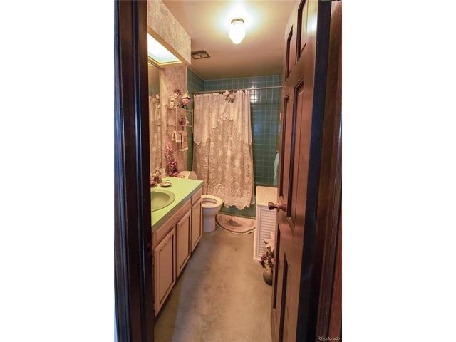 2933 S Macon St, Aurora, CO 80014
