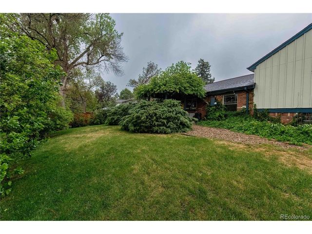2933 S Macon St, Aurora, CO 80014