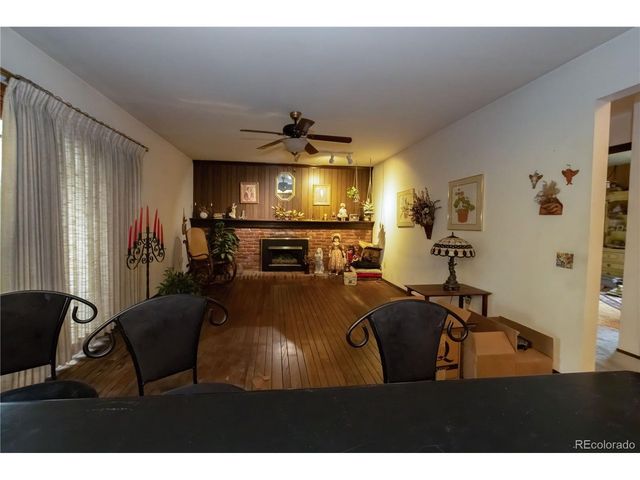 2933 S Macon St, Aurora, CO 80014