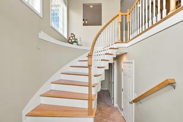4 Paul Revere 4, Hopkinton, MA 01748