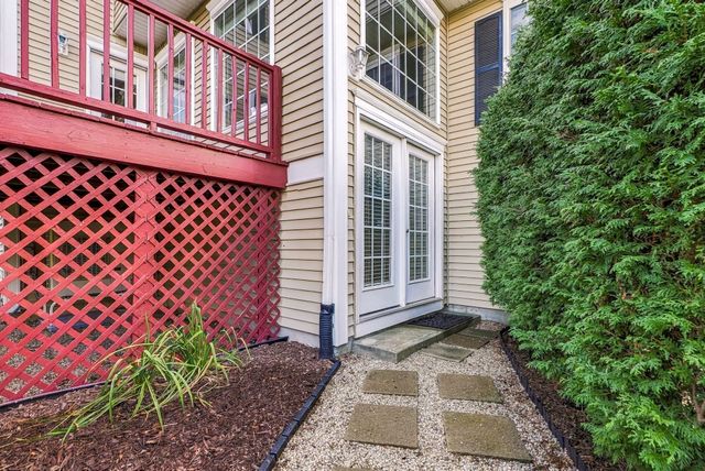 4 Paul Revere 4, Hopkinton, MA 01748