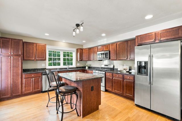 4 Paul Revere 4, Hopkinton, MA 01748