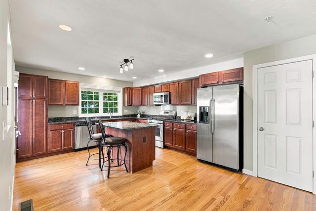 4 Paul Revere 4, Hopkinton, MA 01748