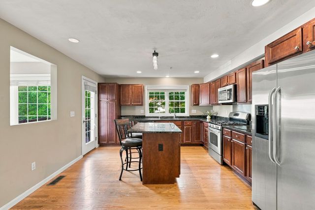 4 Paul Revere 4, Hopkinton, MA 01748