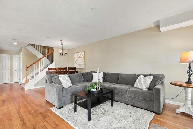 4 Paul Revere 4, Hopkinton, MA 01748