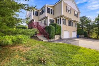 4 Paul Revere 4, Hopkinton, MA 01748