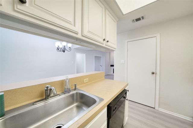 11711 Memorial Drive 573, Houston, TX 77024