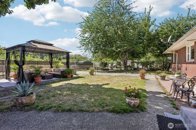 2219 Ocean Beach Highway, Longview, WA 98632