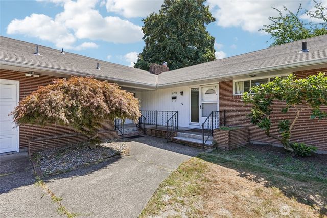 2219 Ocean Beach Highway, Longview, WA 98632