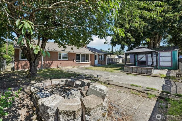 2219 Ocean Beach Highway, Longview, WA 98632