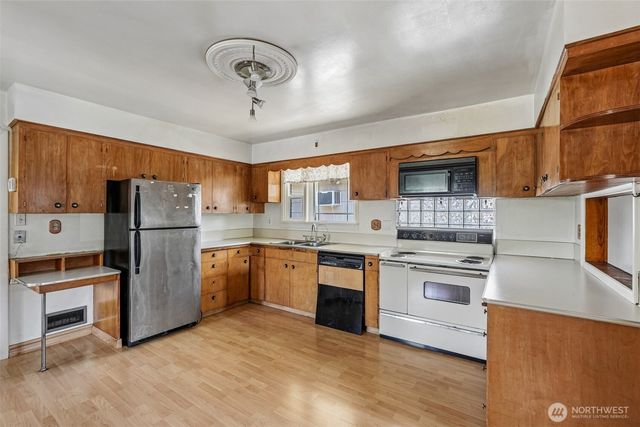 2219 Ocean Beach Highway, Longview, WA 98632