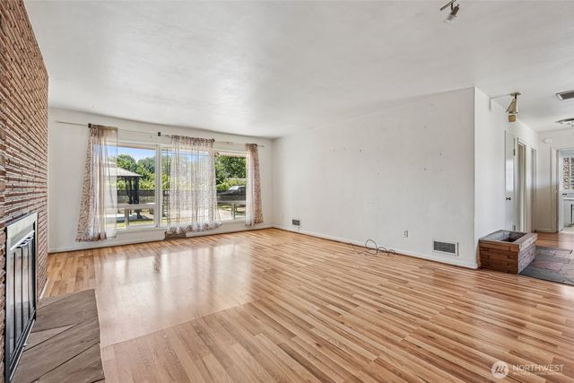 2219 Ocean Beach Highway, Longview, WA 98632
