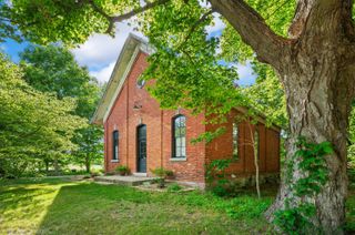 1055 Mount Tabor Road, Oronoko Twp, MI 49107