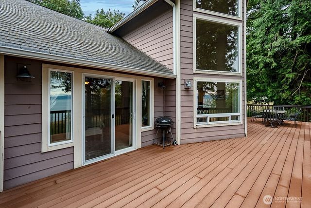 8 W Gedney Way, Hat Island, WA 98206