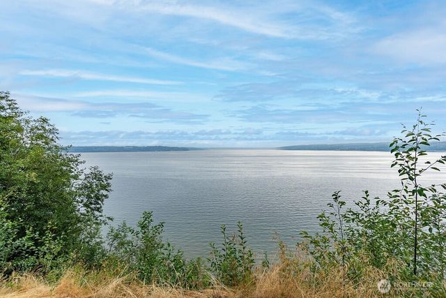 8 W Gedney Way, Hat Island, WA 98206