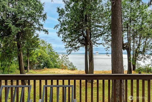 8 W Gedney Way, Hat Island, WA 98206