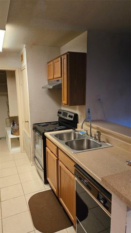 10827 S Braes Bend Dr, Houston, TX 77071
