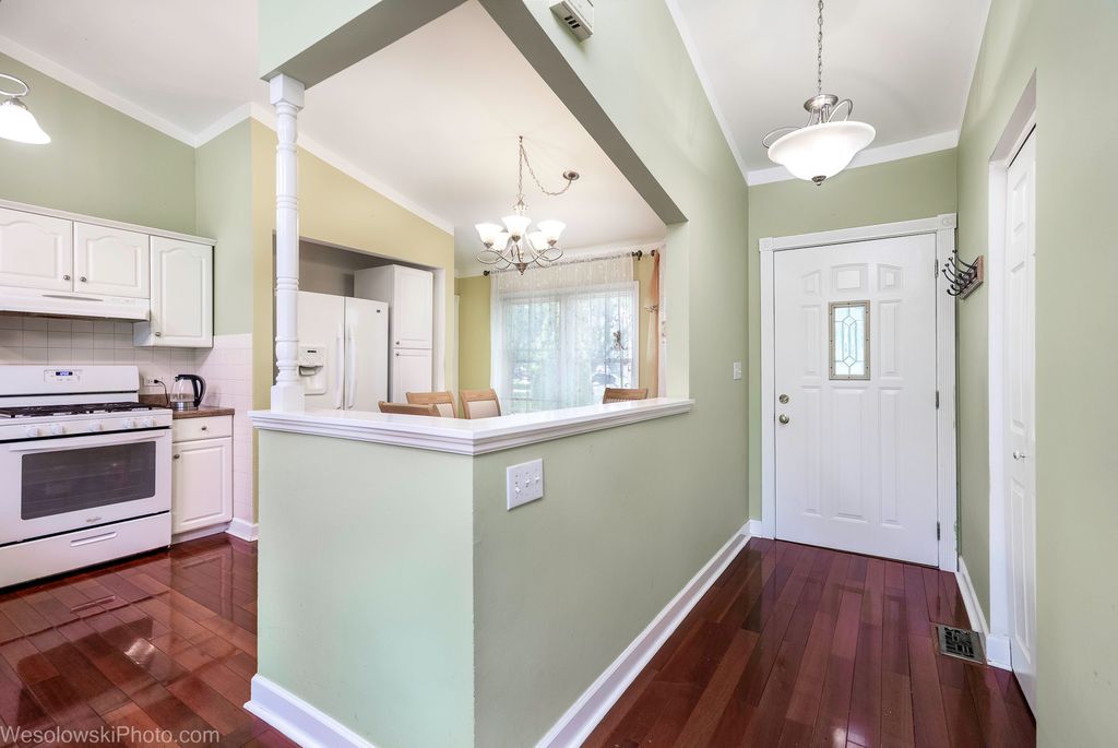 886 Quincy Court, Island Lake, IL 60042 — photo 4
