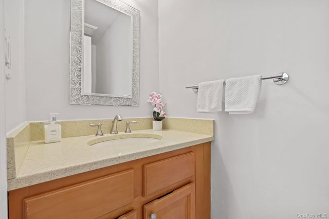 11 Pondview Close, Chappaqua, NY 10514