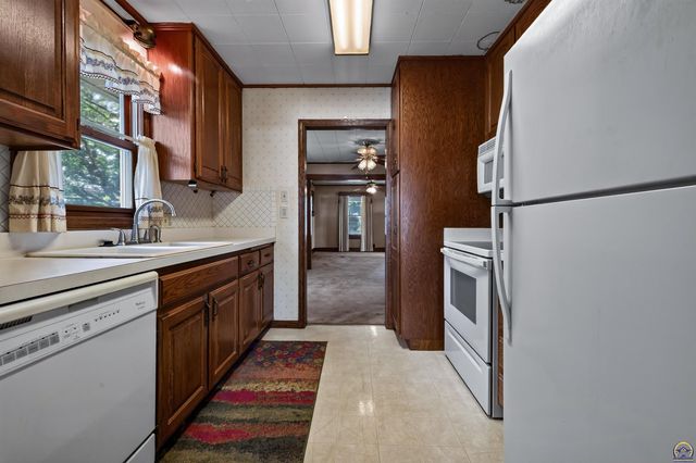 220 SW Kendall AVE, Topeka, KS 66606