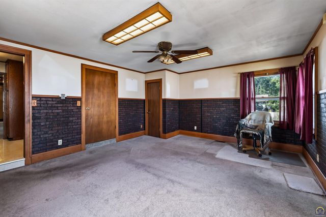 220 SW Kendall AVE, Topeka, KS 66606