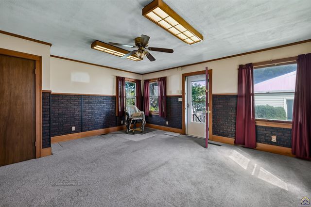 220 SW Kendall AVE, Topeka, KS 66606